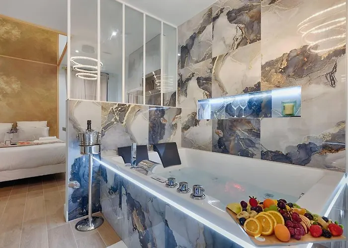 Welcome To Dubai / Jacuzzi